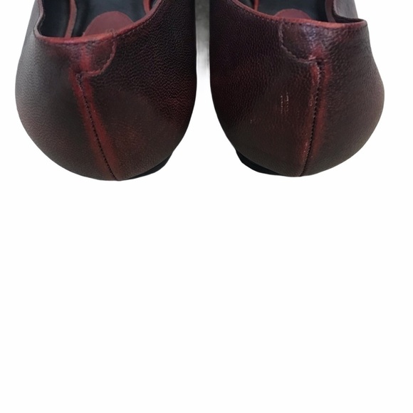 Marc Jacobs Red Burgundy Pointed Toe Kitten Heel Flats - Picture 6 of 9